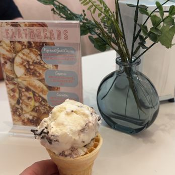 Huckleberry's - Moose tracks - Ice Cream & Frozen Yogurt Near Me - Wisconsin Dells, Wisconsin
