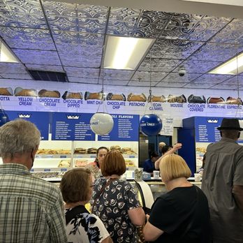 Mike’s Pastry - Bakeries Near Me - Boston, Massachusetts