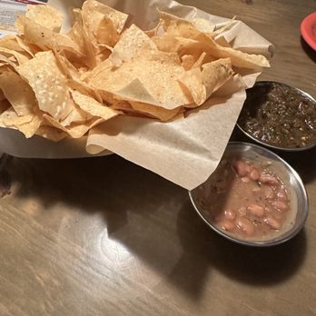 Lupe Tortilla Mexican Restaurant - Chips and salsa - Mexican Near Me - Pearland, Texas