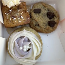 Clockwise from top: French toast, semi-sweet chocolate chip, wedding cake Clockwise from top: French toast, semi-sweet chocolate chip, wedding cake