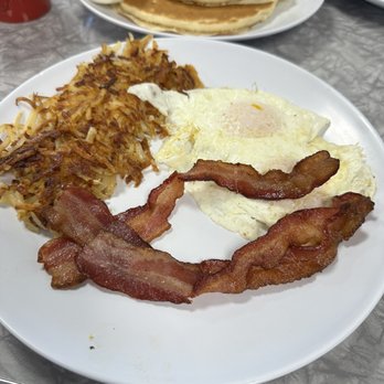 Delaney's Diner - Delaney's Breakfast with Hash Browns - Breakfast & Brunch Near Me - Westerville, Ohio