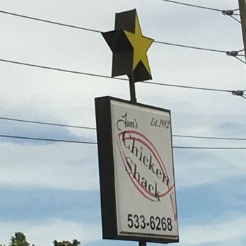 Tom's Chicken Shack - sign at the road (Main Street, East end) - Chicken Wings Near Me - Bartow, Florida