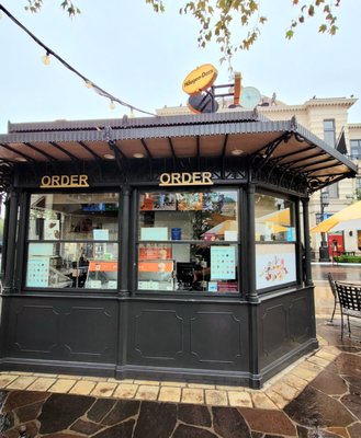 Häagen-Dazs Ice Cream Shops by null