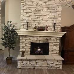 Roost Bed & Breakfast - The fireplace was a wonderful enhancement on the room!