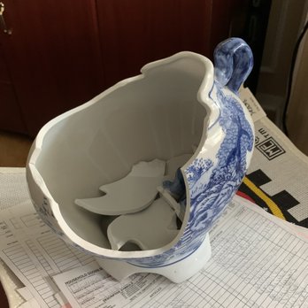 Coleman Worldwide Moving - Broken Vase - Movers Near Me - Jacksonville, Florida Coleman Worldwide Moving - Broken Vase - Movers Near Me - Jacksonville, Florida