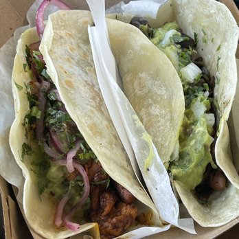 Loqui - Chicken taco and Mushroom taco - Tacos Near Me - Culver City, California Loqui - Chicken taco and Mushroom taco - Tacos Near Me - Culver City, California