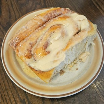 The Toasted Owl Cafe - Giant CINNAMON ROLL - Breakfast & Brunch Near Me - Flagstaff, Arizona The Toasted Owl Cafe - Giant CINNAMON ROLL - Breakfast & Brunch Near Me - Flagstaff, Arizona