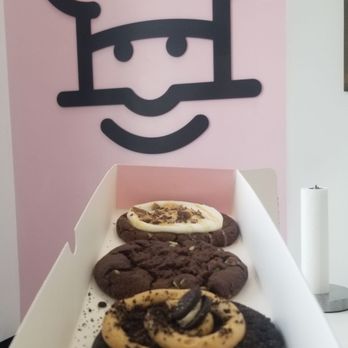 Crumbl - Bakersfield - Bakeries Near Me - Bakersfield, California