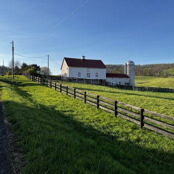 Ashby Inn & Restaurant - Virginia farm country near The Ashby. - New American Near Me - Paris, Virginia