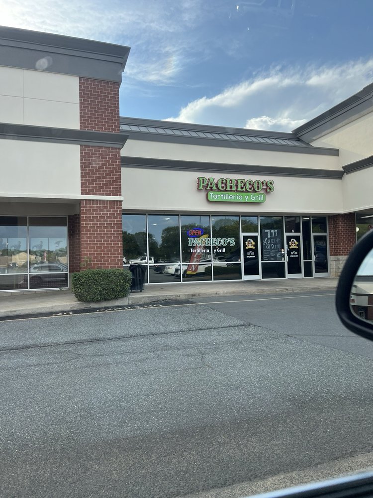 Pachecos Authentico Tortilleria & Grill