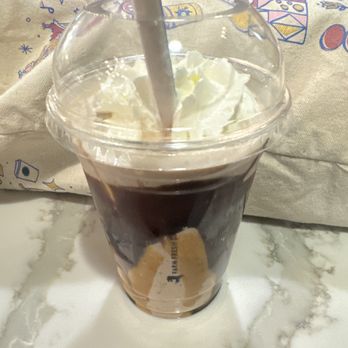 MilkShake Factory Downtown - Chocolate Peanut Butter - Desserts Near Me - Pittsburgh, Pennsylvania