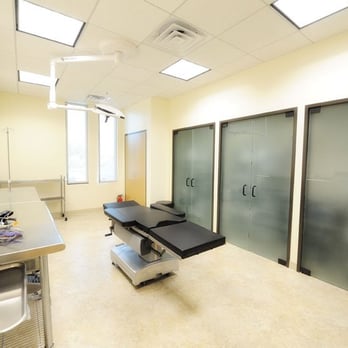 Raghu Athré, MD, PA - Exam Room - Cosmetic Surgeons Near Me - Webster, Texas Raghu Athré, MD, PA - Exam Room - Cosmetic Surgeons Near Me - Webster, Texas