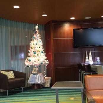 SpringHill Suites Madera - Lobby Lounge - Hotels Near Me - Madera, California