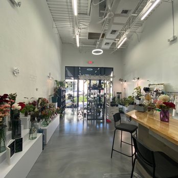 Burs Green Thumbs - Dried flowers. Create your own floral bouquet. Shop rare & exotic plants. - Florists Near Me - Coconut Creek, Florida