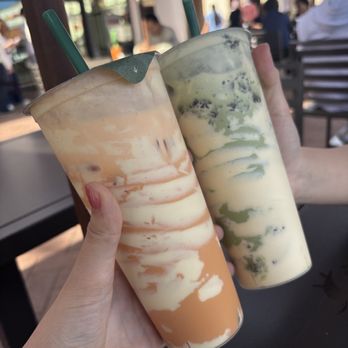 OMOMO Tea Shoppe - Camo Thai milk tea (left) - Coffee & Tea Near Me - Irvine, California OMOMO Tea Shoppe - Camo Thai milk tea (left) - Coffee & Tea Near Me - Irvine, California