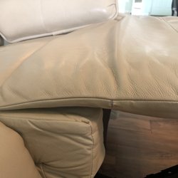 Rostock Furniture - Damage to the fourth footrest.