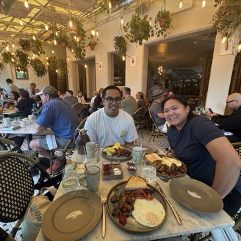 FIG Restaurant - Homestyle Breakfast,  Smoked Salmon Benedict - Bars Near Me - Santa Monica, California