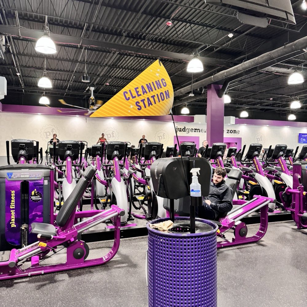 Planet Fitness - Hanging - Gyms Near Me - Monroe, New York Planet Fitness - Hanging - Gyms Near Me - Monroe, New York