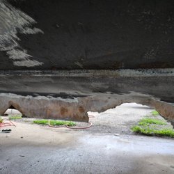 Starved Rock Marina - Keel has been punctured and has basketball size hole.