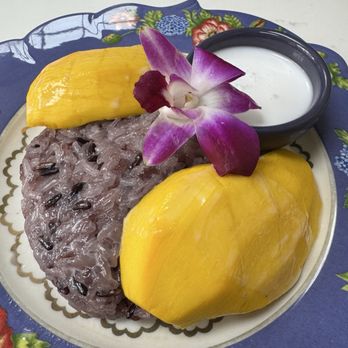 Prung - Mango With Sticky Rice - Thai Near Me - Woodside, New York Prung - Mango With Sticky Rice - Thai Near Me - Woodside, New York