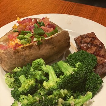 Houlihan's - Bars Near Me - Savannah, Georgia