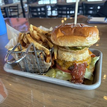 Hops & Berry Taproom - Signature burger - Brewpubs Near Me - Pittsboro,, North Carolina