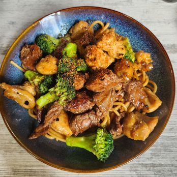 Passionity Steak And Sushi Bar - Hibachi steak with chicken and noodles - Steakhouses Near Me - Apopka, Florida Passionity Steak And Sushi Bar - Hibachi steak with chicken and noodles - Steakhouses Near Me - Apopka, Florida
