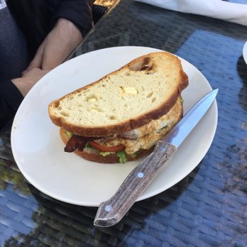 Behind The Bookstore - Fried egg BLT - Coffee & Tea Near Me - Edgartown, Massachusetts