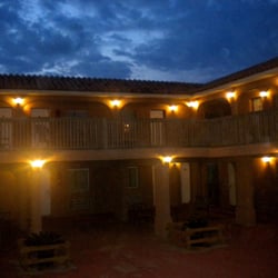 Cedar Sands Motel - Outside in the evening...