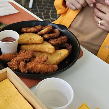 CoffeePoint - Fried chicken breakfast, with hashbrowns and onion rings - Cafes Near Me - Gricignano di Aversa, CE