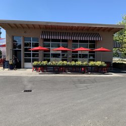 Coquette Bakery - Outside seating