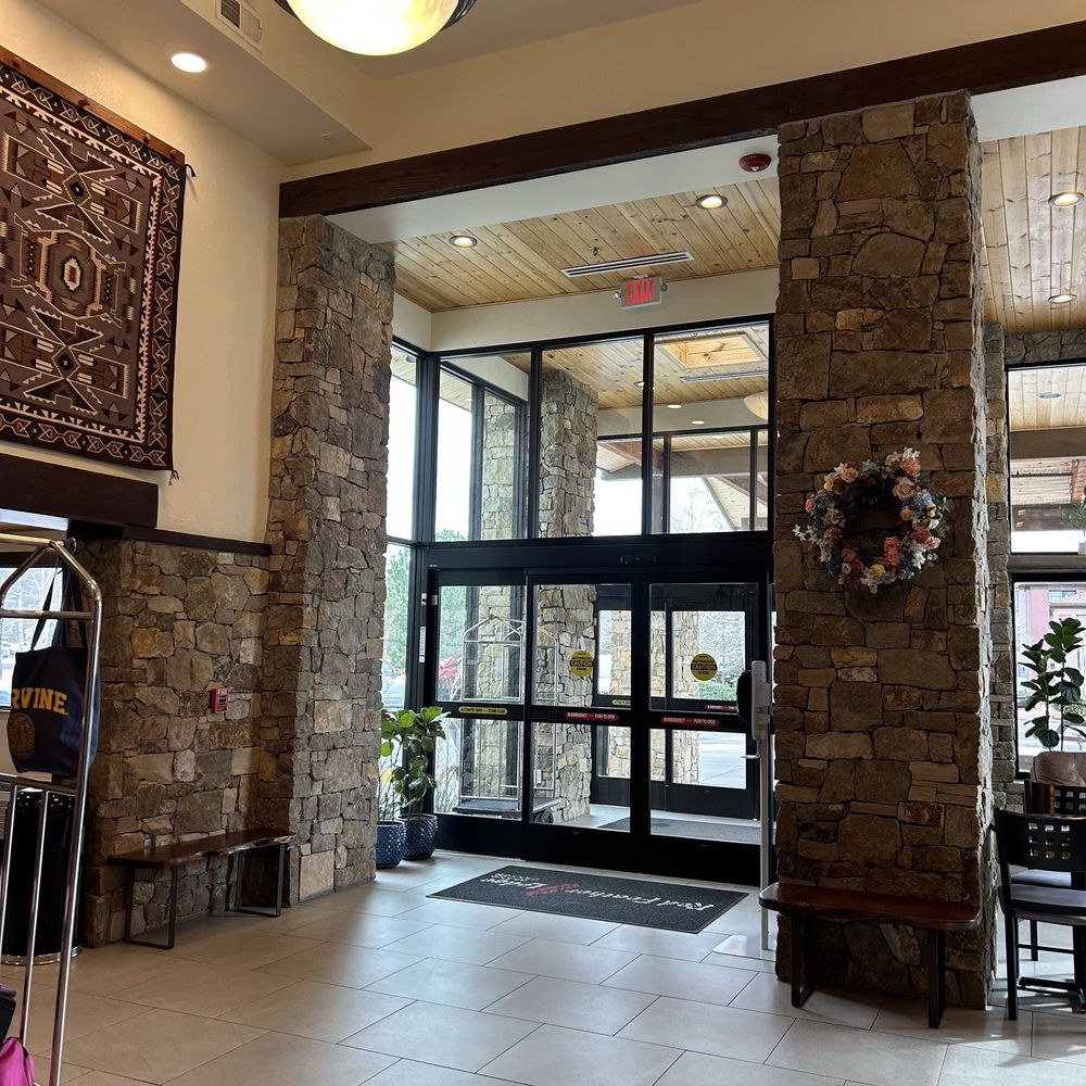 Red Feather Lodge - Entrance - Hotels Near Me - Grand Canyon, Arizona Red Feather Lodge - Entrance - Hotels Near Me - Grand Canyon, Arizona