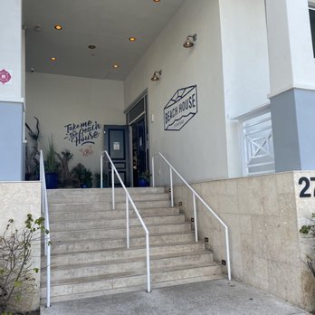 Beach House - Such a great place - Bars Near Me - Pompano Beach, Florida