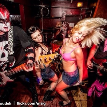 Liar's Club - Kissfits dominating the stage! - Dive Bars Near Me - Chicago, Illinois Liar's Club - Kissfits dominating the stage! - Dive Bars Near Me - Chicago, Illinois