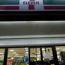 7-Eleven - Front door