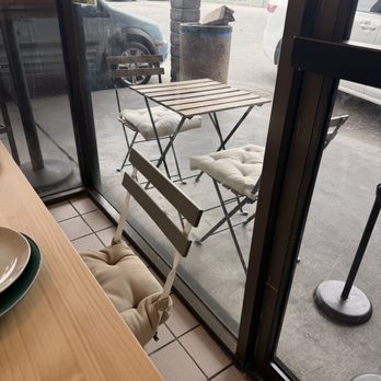 Dalia’s Pizza - Patio seating - Pizza Near Me - Glendale, California