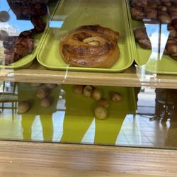 Holey Good Donuts - Giant cinnamon roll
