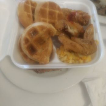 Pearl's Place - Chicken and waffles at Pearls. - Breakfast & Brunch Near Me - Chicago, Illinois Pearl's Place - Chicken and waffles at Pearls. - Breakfast & Brunch Near Me - Chicago, Illinois