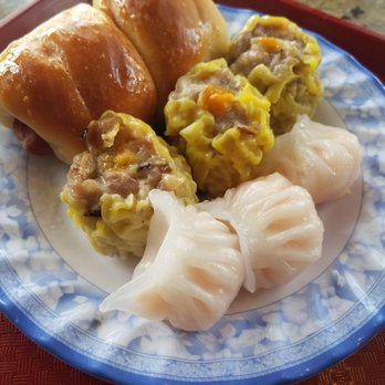 Dim Sum King - Some har gow, shu mai and a hot dog bun - Dim Sum Near Me - Seattle, Washington Dim Sum King - Some har gow, shu mai and a hot dog bun - Dim Sum Near Me - Seattle, Washington