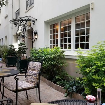 Hôtel de Varenne - The courtyard is private with cafe service. - Hotels Near Me - Paris, 75