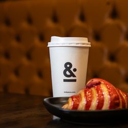Moka & Co - Coffee-Strawberry-Croissant