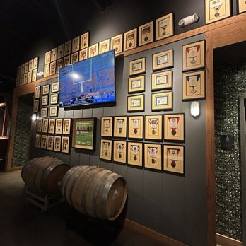 Ike & Oak Brewing Co - Brewpubs Near Me - Woodridge, Illinois
