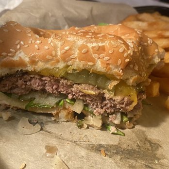 Camp 18 Restaurant - Cheeseburger - American Near Me - Seaside, Oregon