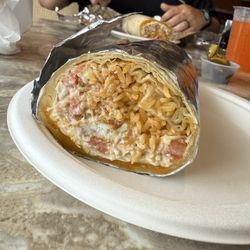 Piñatas Mexican Grill - Burrito Pescado