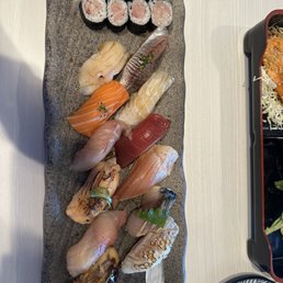 Hashiya Omakase Set (about $55, 5 stars for melt-in-mouth fresh nigiri) Hashiya Omakase Set (about $55, 5 stars for melt-in-mouth fresh nigiri)