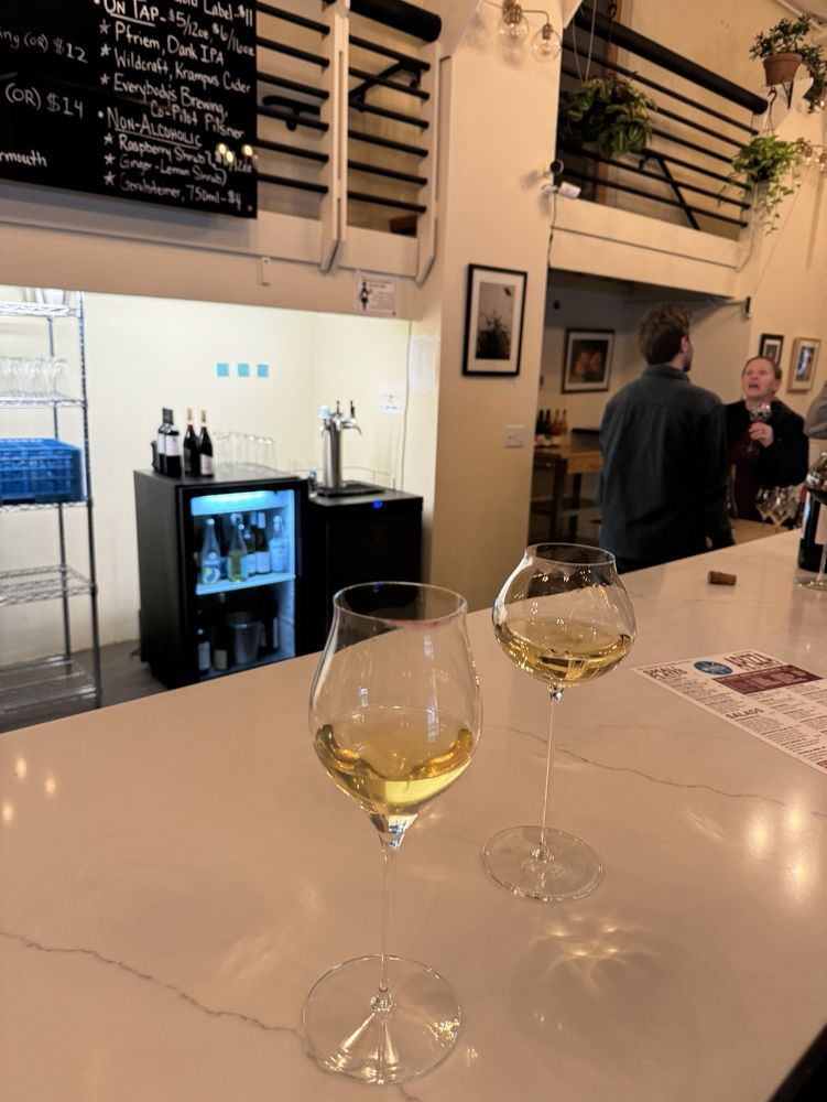 HEADQUARTERS WINE BAR Updated September 2024 325 W 4th Ave, Eugene