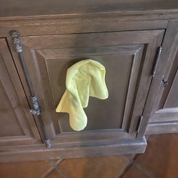 The rag snags and can hang on it's own due to the splinters The rag snags and can hang on it's own due to the splinters