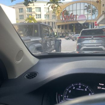 Honey Veil - Truck and trailer blocking me in - Bakeries Near Me - South Miami, Florida