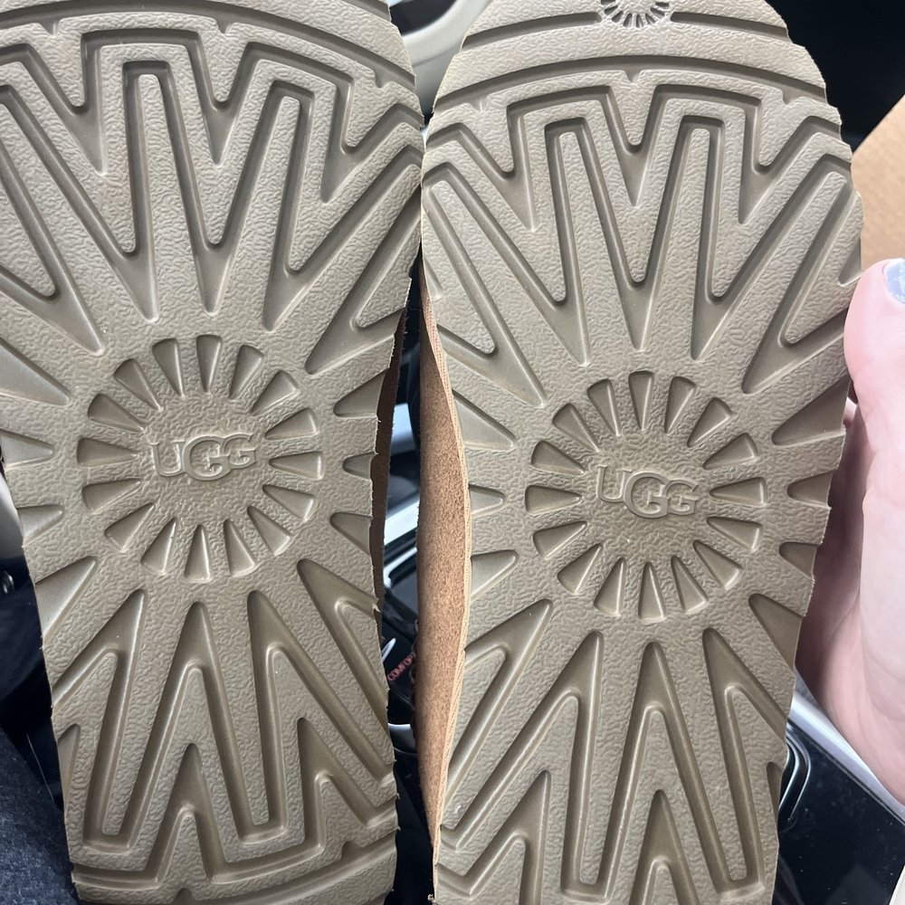 does macy's carry uggs