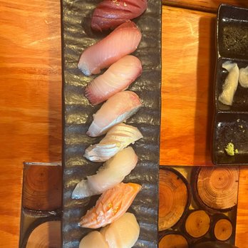 Moltan Roll Bar + Sake - nigiri 8 piece set - Japanese Near Me - Vancouver, British Columbia
